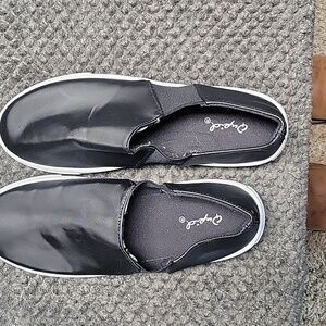 Cupid flat tennis shoes size 6 1/2